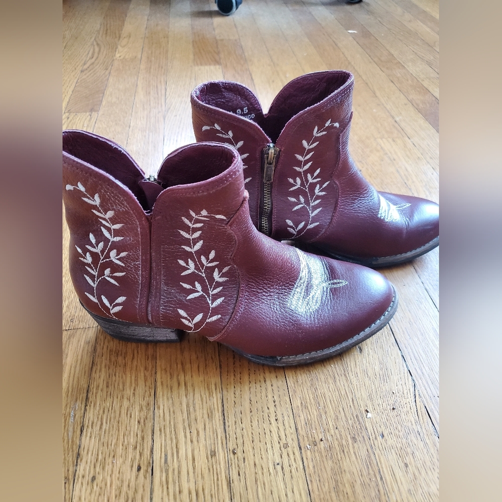 Festival Chic Sterling River Cowboy Boots leather ankle boots, women’s size 9.5